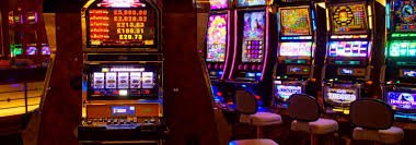 Tangkapan layar aplikasi mobile tebaktoto menampilkan antarmuka slot games dan menu navigasi utama